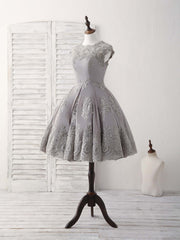Elegant Gray Round Neck Lace Short Prom Dress for Bridesmaids and Parties