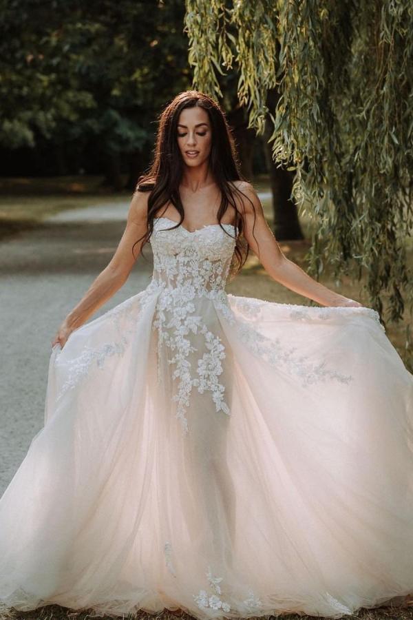 Romantic Backless A-Line Floor-Length Wedding Gown with Sweetheart Lace Bodice