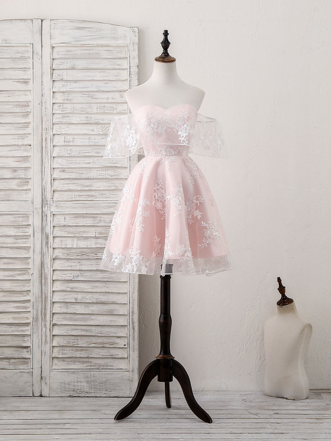 Elegant Pink Tulle Sweetheart Lace Short Prom Dress for Homecoming and Parties