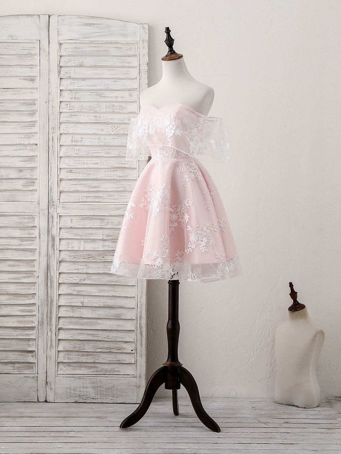 Elegant Pink Tulle Sweetheart Lace Short Prom Dress for Homecoming and Parties