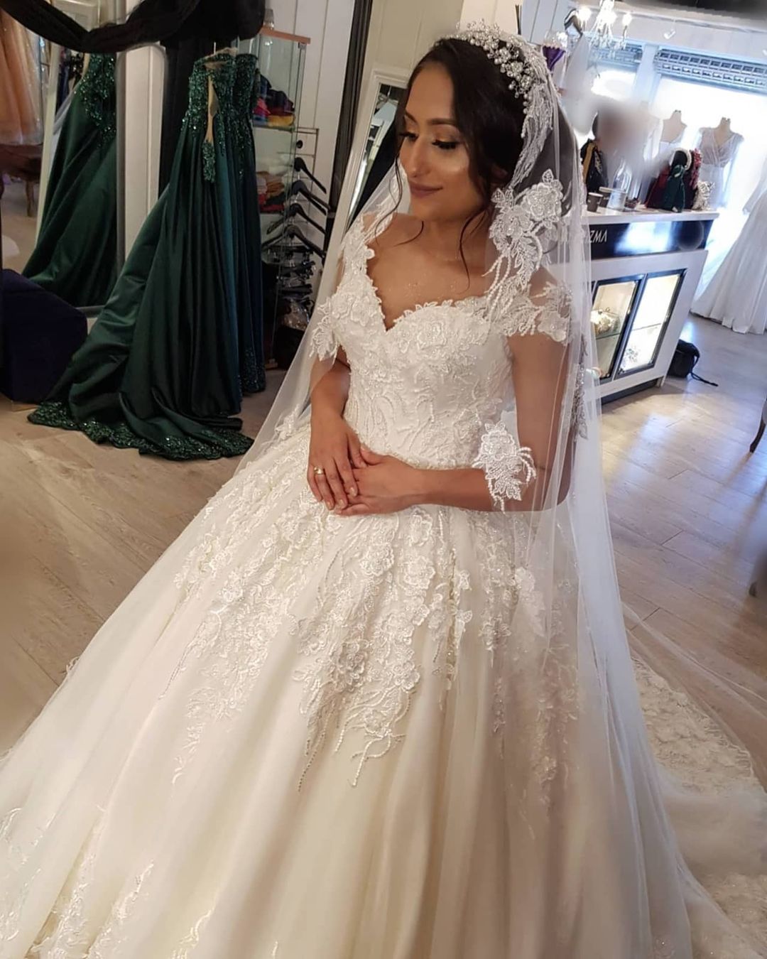 Elegant Off-Shoulder Lace Princess Wedding Dress: Long Chapel Train Bridal Gown