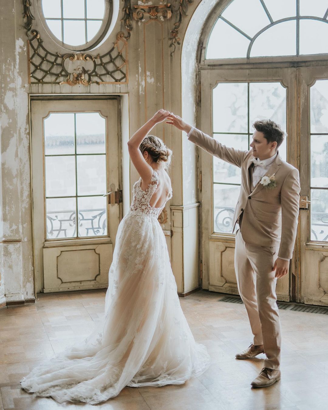 Boho A-Line Tulle Wedding Dress with Lace Appliques for Unforgettable Moments