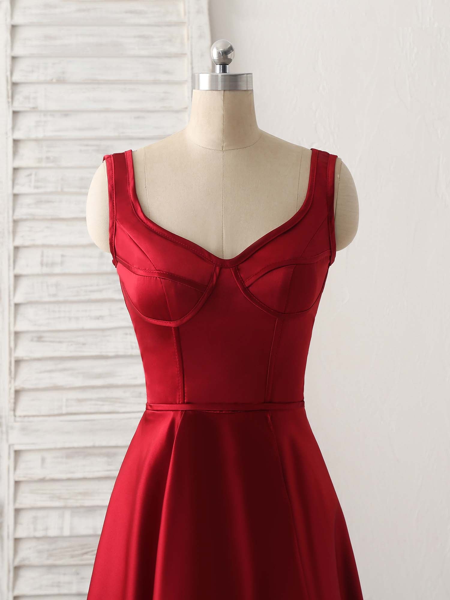 Elegant V-Neck High-Low Burgundy Prom Dress, Perfect for Bridesmaids and Evenings