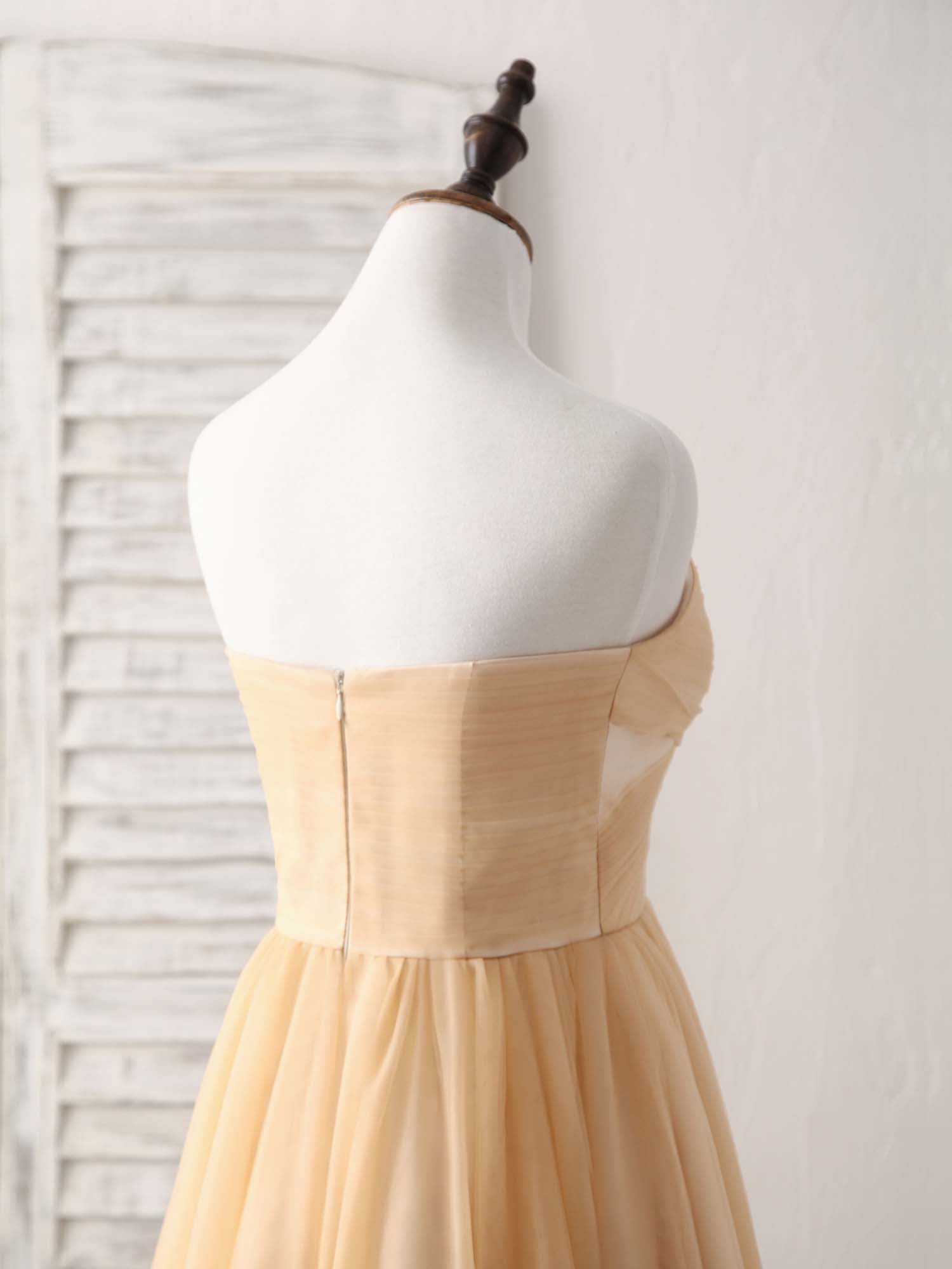 Elegant Champagne Tulle Short Prom Dress, Chic Bridesmaid Gown for Special Occasions