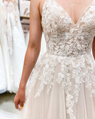 Elegant A-Line V-Neck Lace & Tulle Backless Wedding Dress
