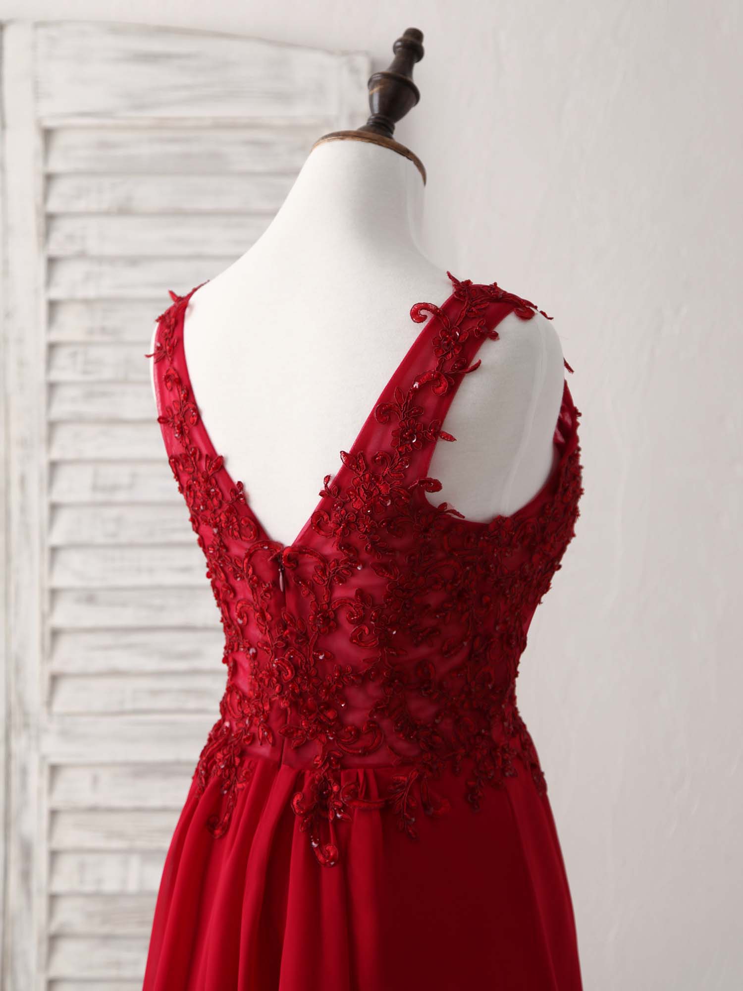 Elegant Burgundy Chiffon Lace Short Prom Dress - Perfect Homecoming Gown