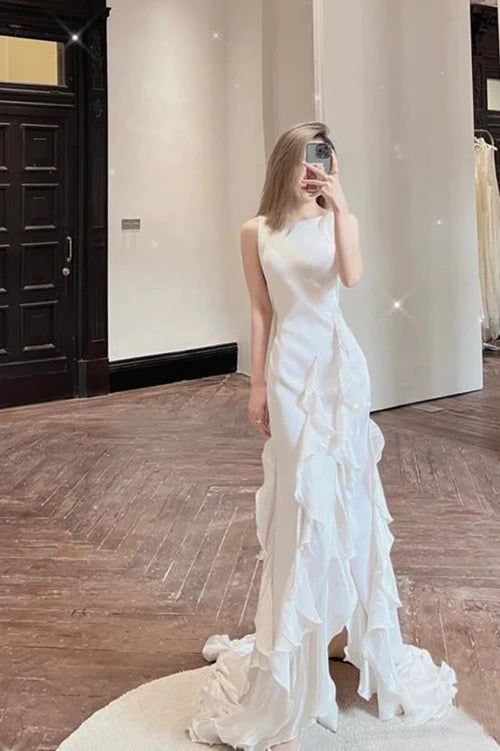 Elegant White Sheath Halter Backless Wedding Dress Perfect for Brides