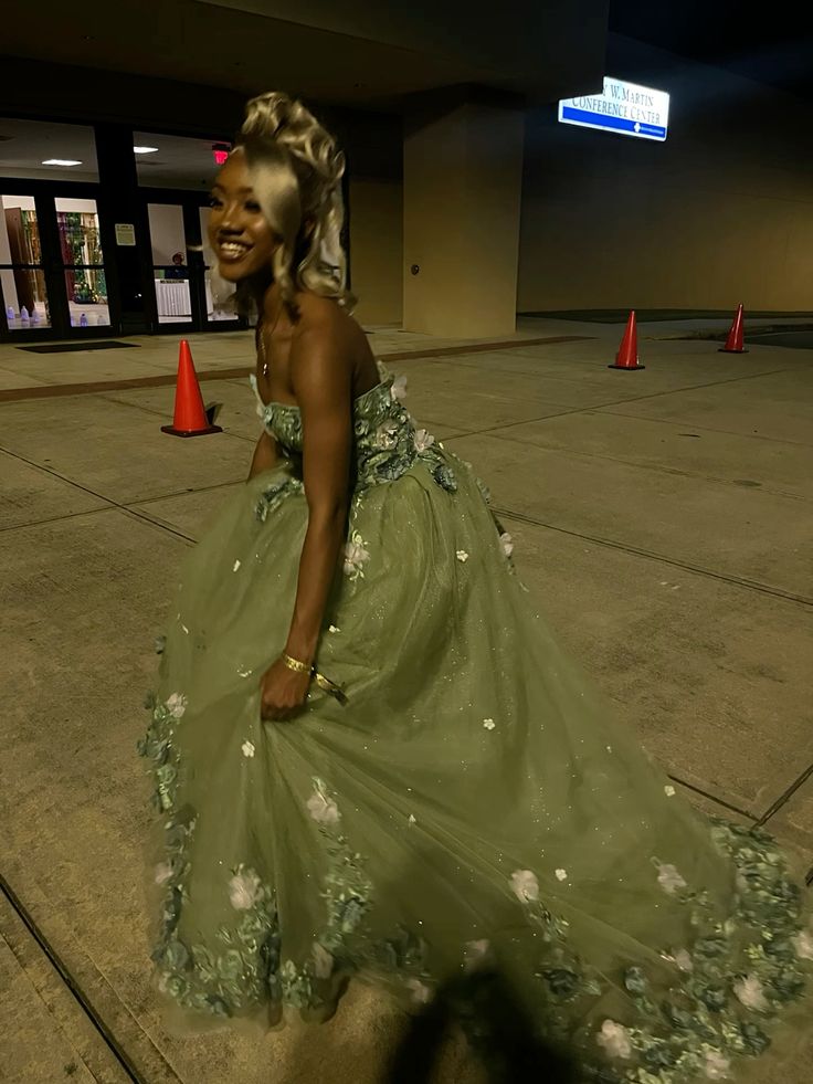 Elegant Green Off The Shoulder Long Prom Dress With Appliques