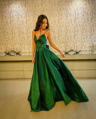 Green V-Neck Satin Prom Dress Elegant Sleeveless Formal Evening Gown