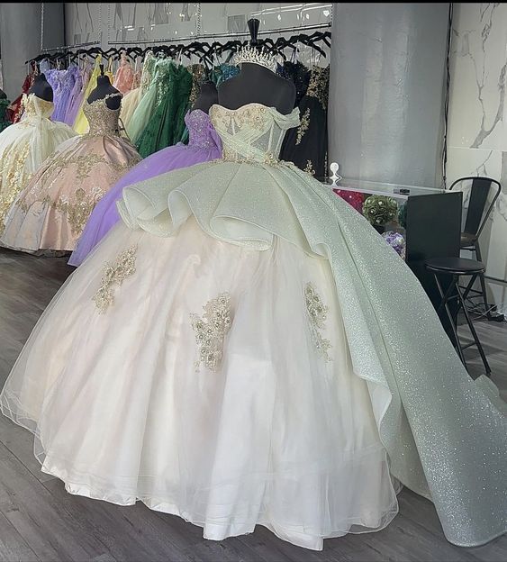 Luxury Quinceanera Ball Gown Prom Sweet 16 Dress with Applique Corset