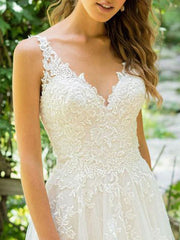 Sleeveless Tulle Lace Bridal Beach Wedding Gown with Appliqué Skirt