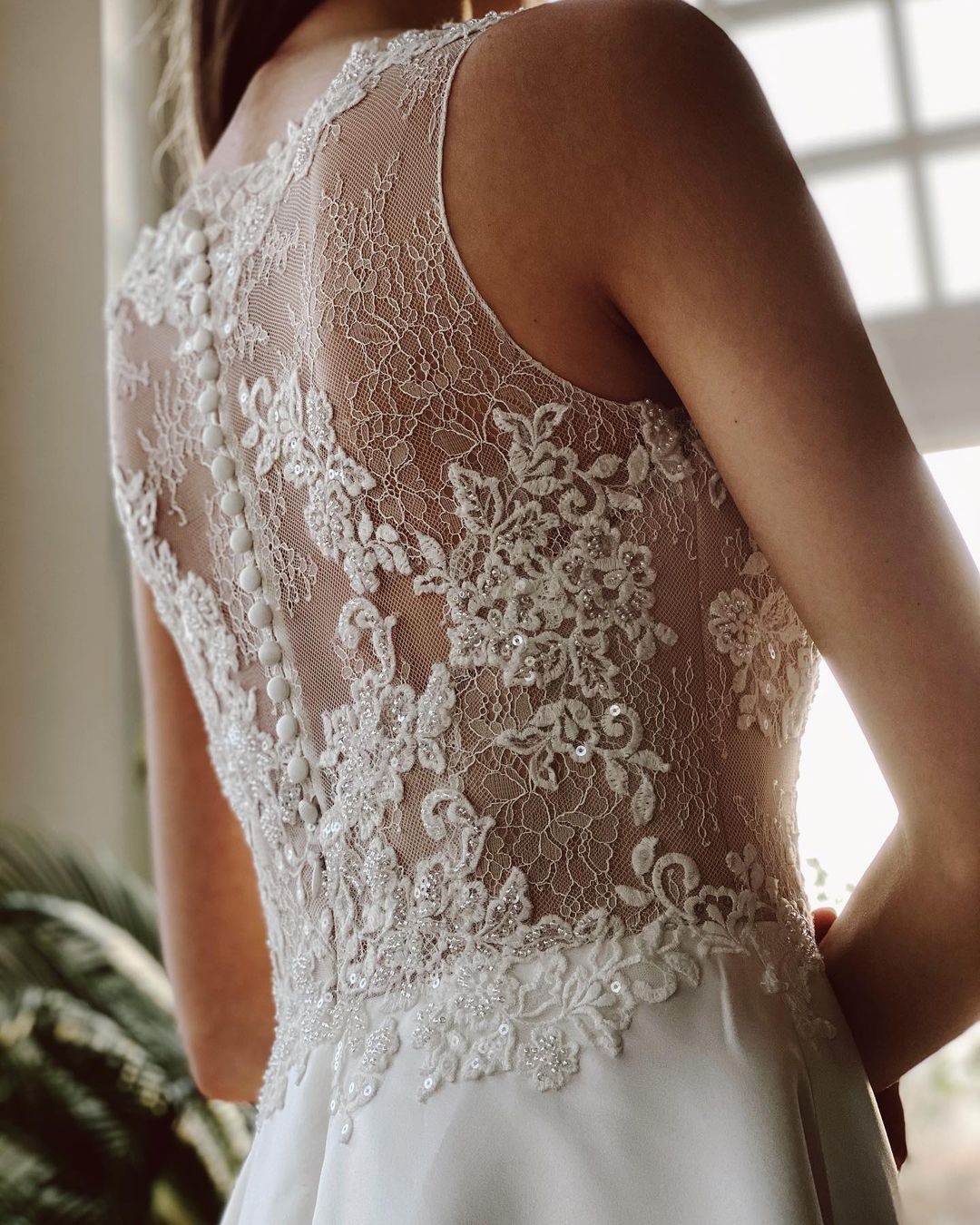 Exquisite Pearl Mermaid Wedding Dress Appliques Lace Sash Bridal Gown