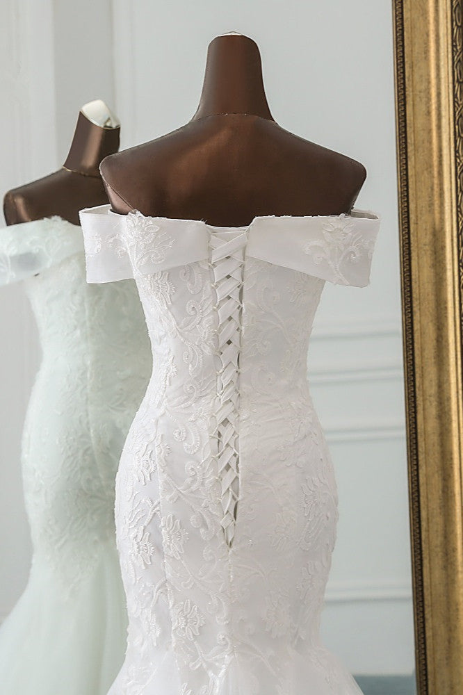 Elegant Off-the-Shoulder Mermaid Wedding Dress with Tulle and Lace Appliques