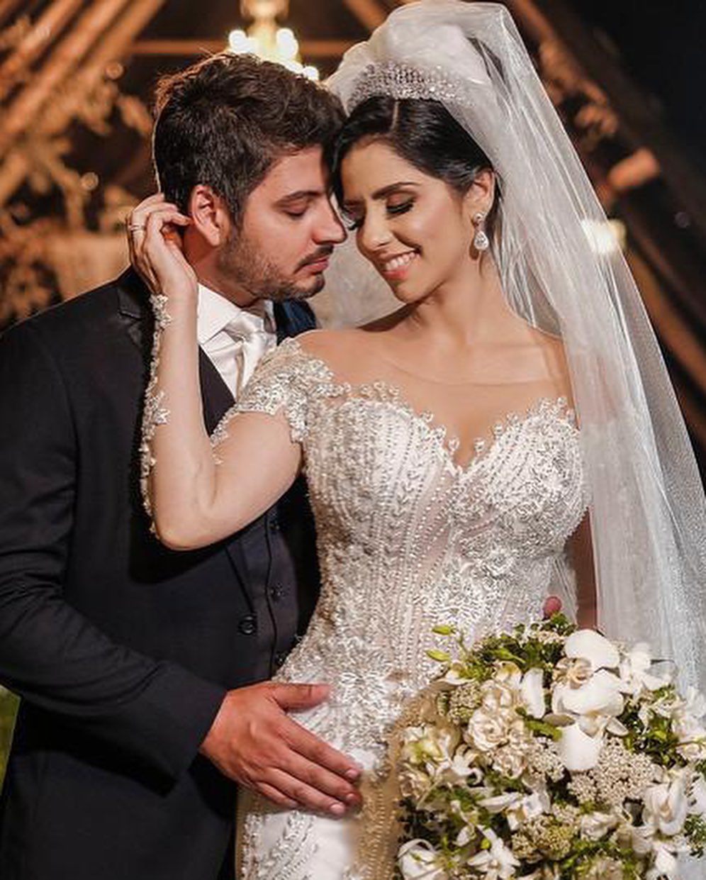 Elegant Off-Shoulder Long Sleeve Mermaid Wedding Gown with Exquisite Lace Appliques