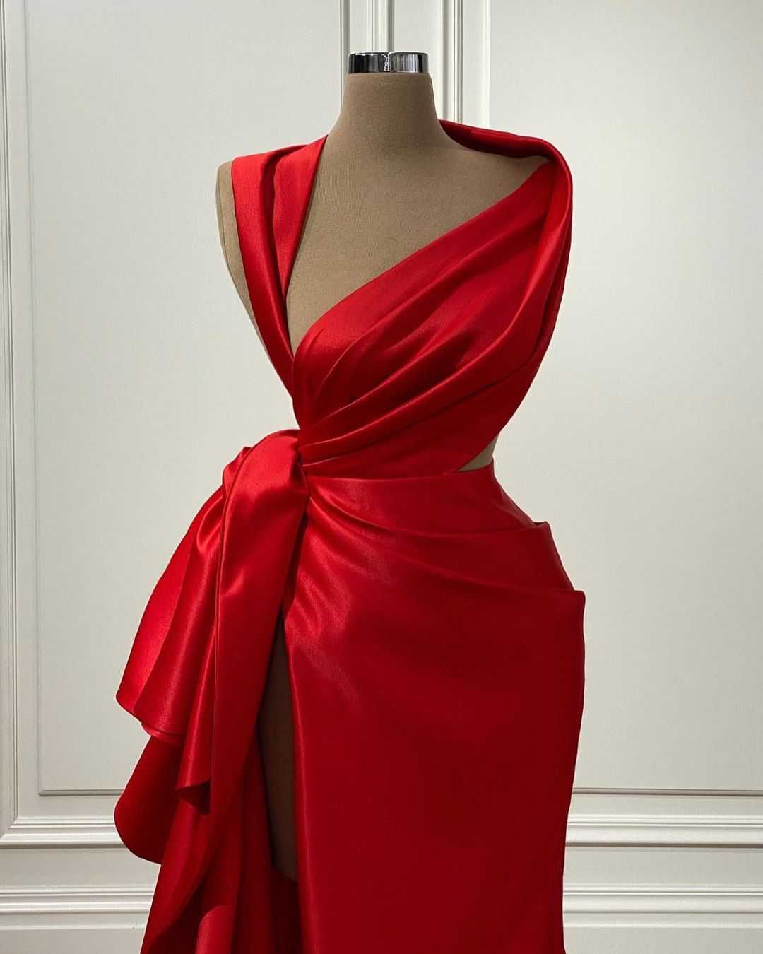 Elegant Red Charmeuse Long Prom Dress with High Slit – Queen Anne Neckline