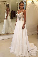 Sleeveless Lace Bodice Chiffon Skirt Beach Wedding Gown with Train