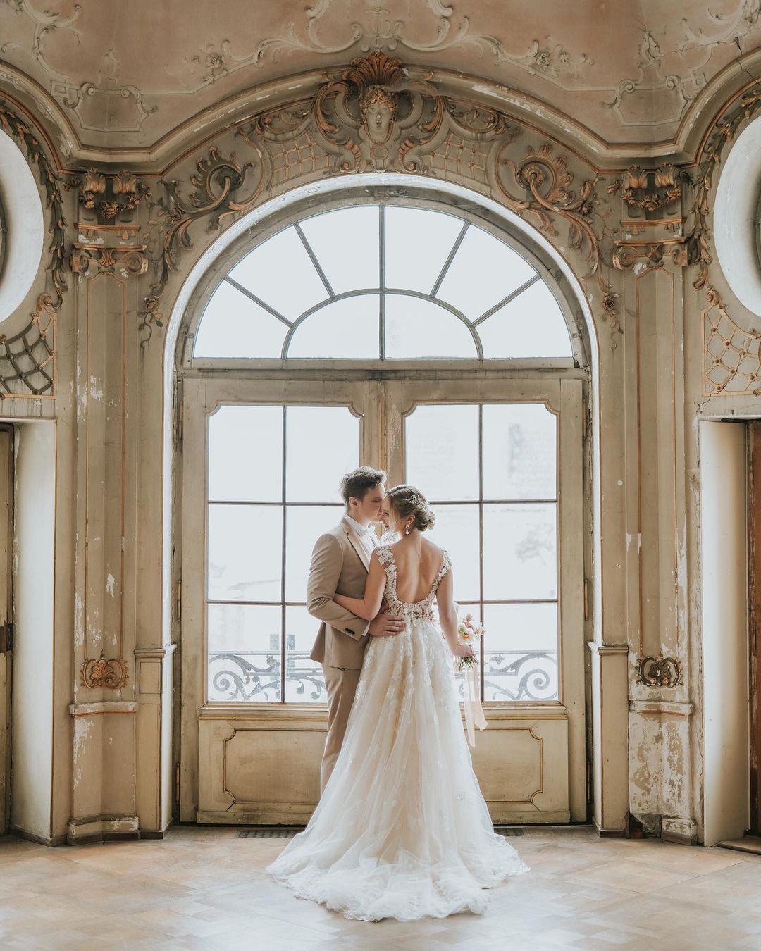 Boho A-Line Tulle Wedding Dress with Lace Appliques for Unforgettable Moments