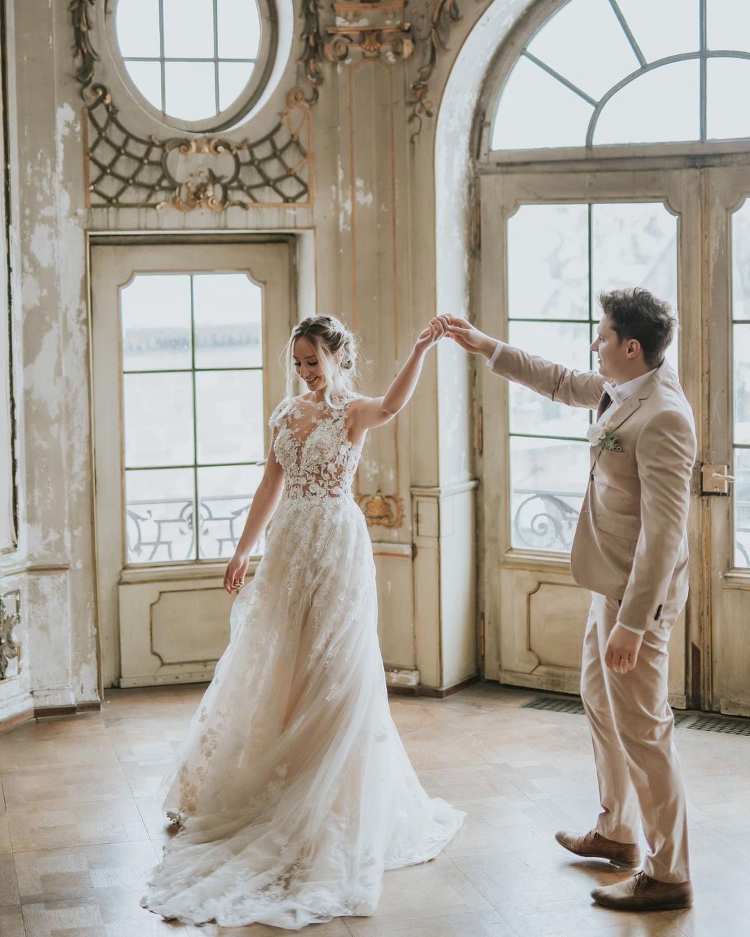 Boho A-Line Tulle Wedding Dress with Lace Appliques for Unforgettable Moments