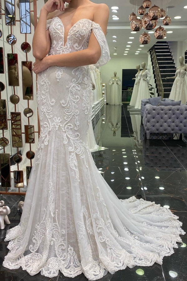 Elegant Off-the-Shoulder Mermaid Wedding Dress with Exquisite Tulle Lace Detailing