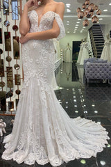 Elegant Off-the-Shoulder Mermaid Wedding Dress with Exquisite Tulle Lace Detailing