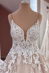 A-Line Sweetheart Tulle Lace Princess Wedding Dress: Elegant and Romantic Gown