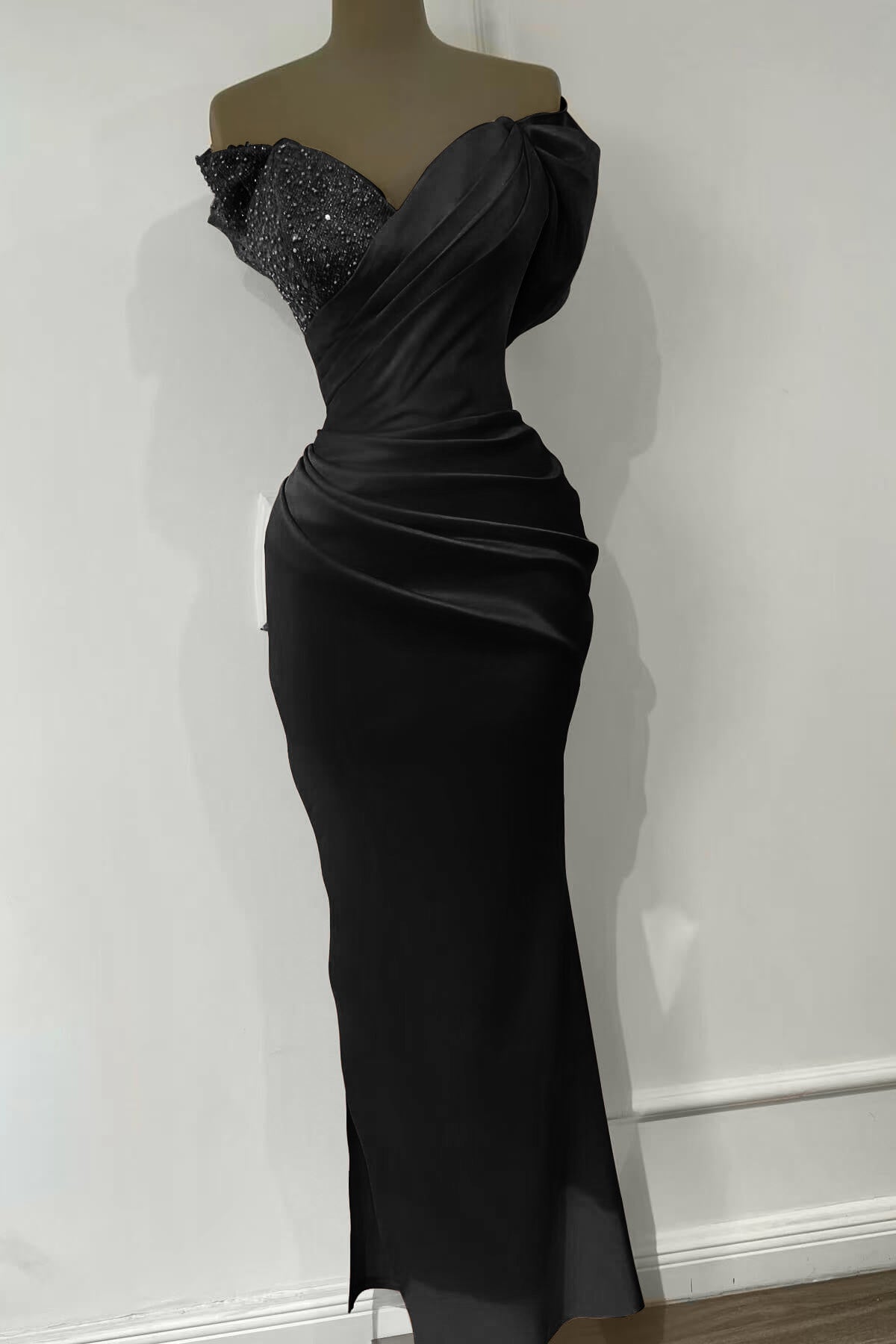 Stunning Orange Sweetheart Off-Shoulder Mermaid Sequin Evening Gown for Special Occasions
