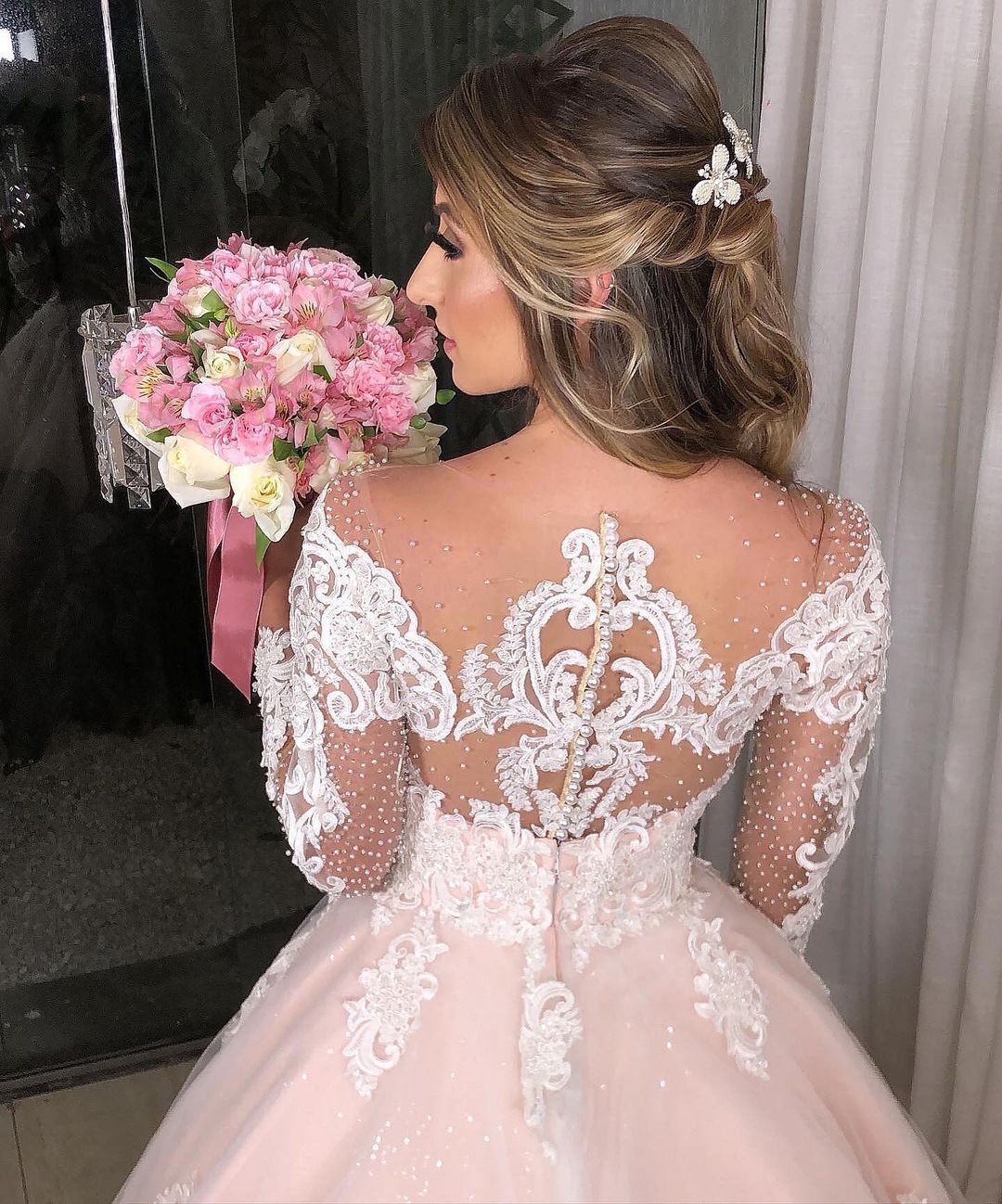 Elegant Off-Shoulder Sweetheart Wedding Dress with Lace Appliques and Ruffles