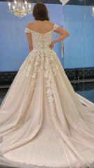 Elegant A-Line Wedding Dress with Lace Tulle and Spaghetti Straps