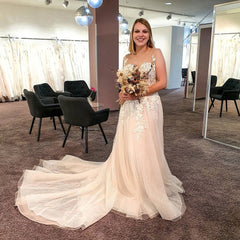 Elegant A-Line Backless Wedding Dress with Tulle Lace Floor Length Gown