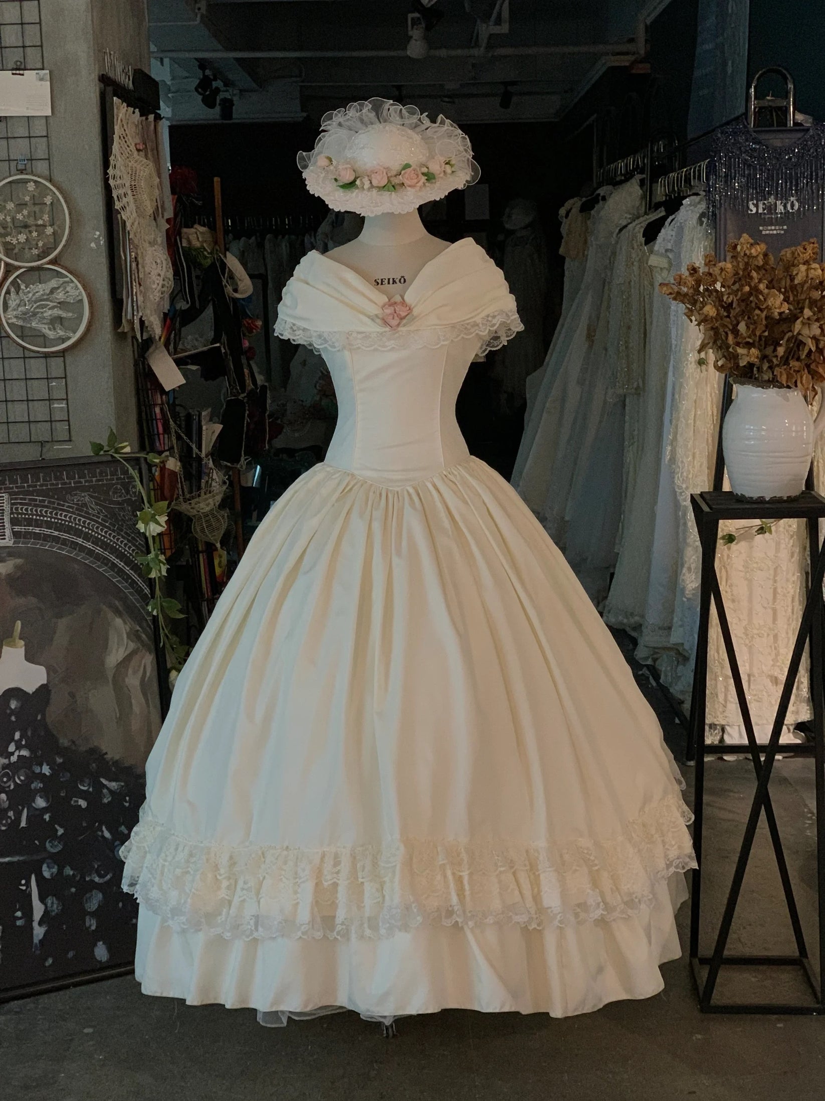 Pretty 50s Inspired Off Shoulders Tea Length Vintage Wedding Dress with Cute Bow at Waist