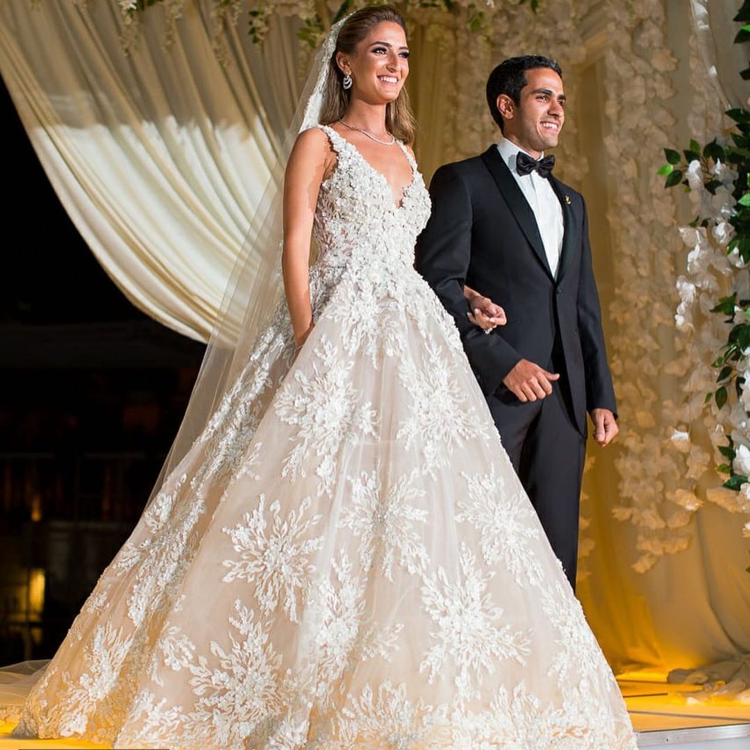 Elegant Spaghetti Straps Sweetheart A-Line Wedding Dress with Floral Lace Tulle