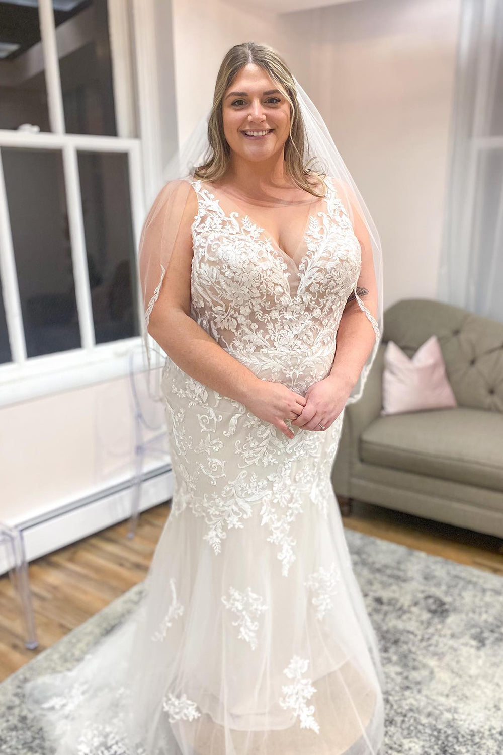 Stunning V-Neck Mermaid Wedding Dress with Lace, Tulle, and Appliques Gown