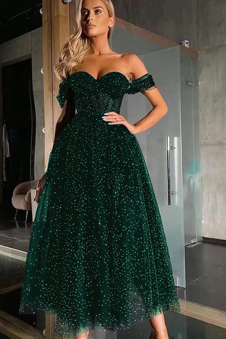 Elegant Black Off-Shoulder Sweetheart A-Line Tulle Beaded Prom Dress Gown
