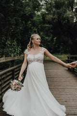 Elegant A-Line Sleeveless Chiffon Wedding Dress with Appliques and Lace