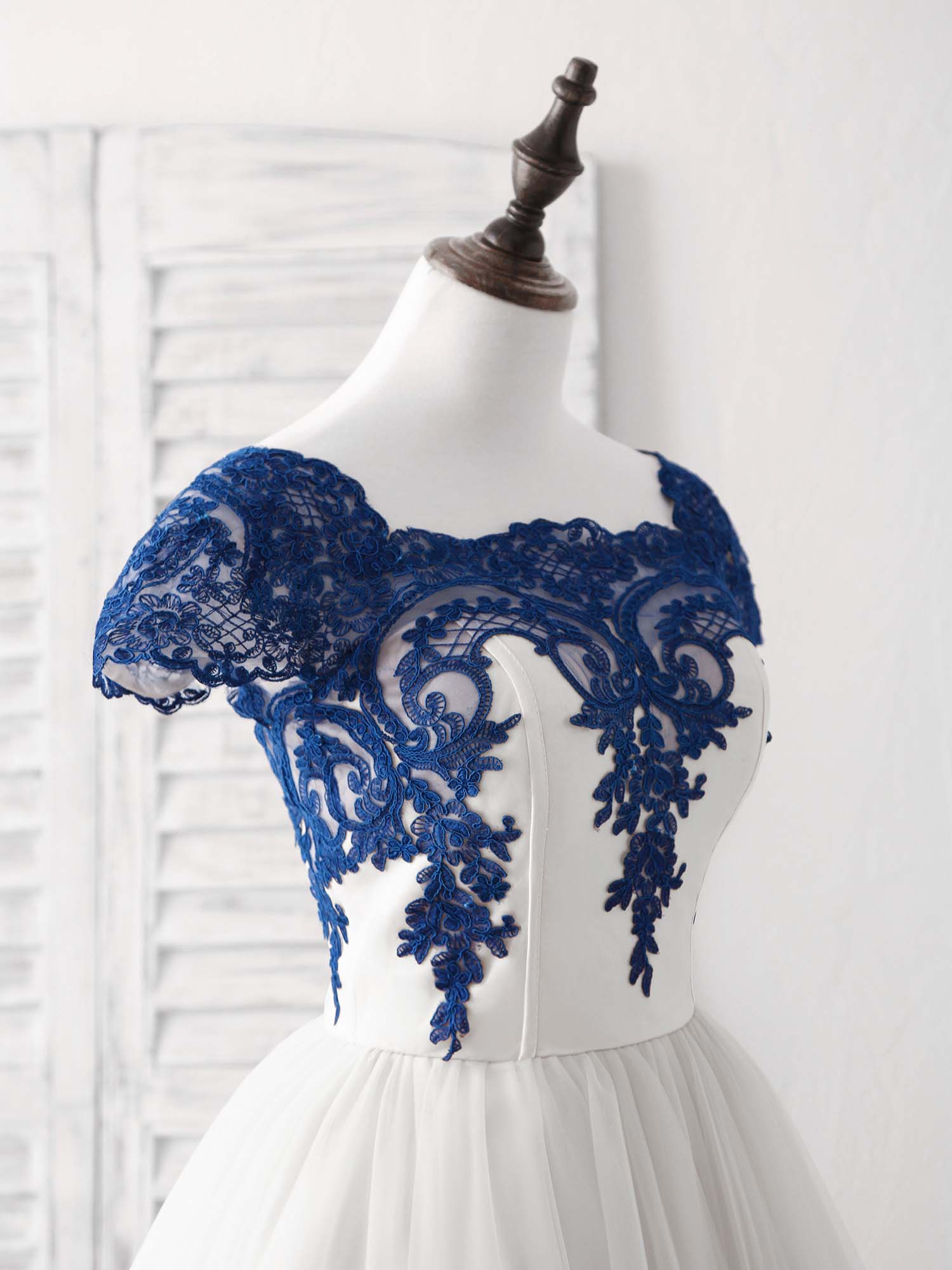 Elegant White Tulle Lace Applique Short Prom Dress for Special Occasions