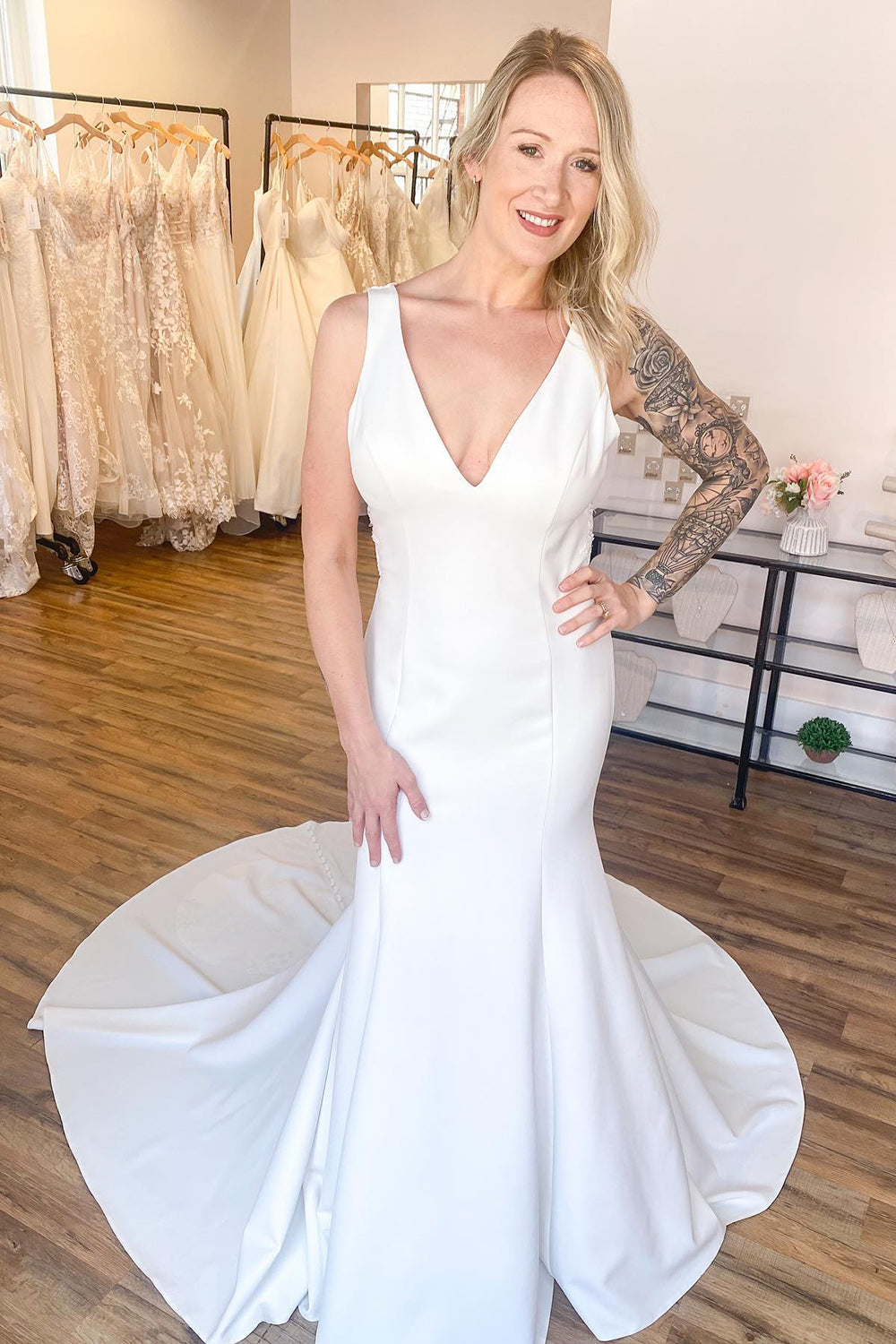 Glamorous A-Line Wedding Dress with Spaghetti Straps and Delicate Lace Appliques