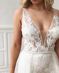 Elegant Mermaid Wedding Dress with Detachable Lace Straps, Perfect Bridal Look