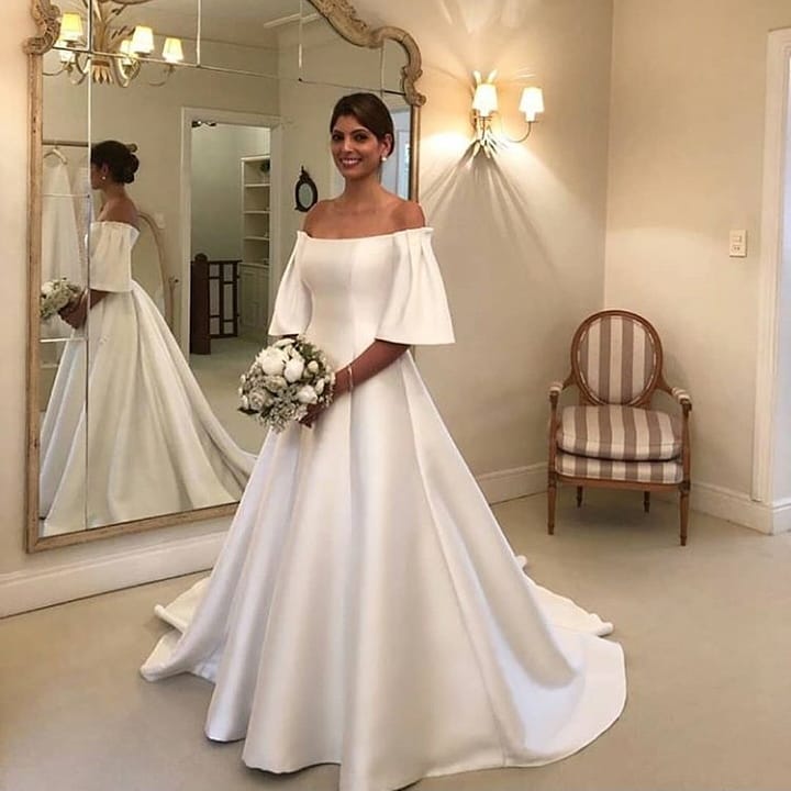 Elegant Bateau Neckline Long Sleeve Princess Wedding Dress with Lace Appliques