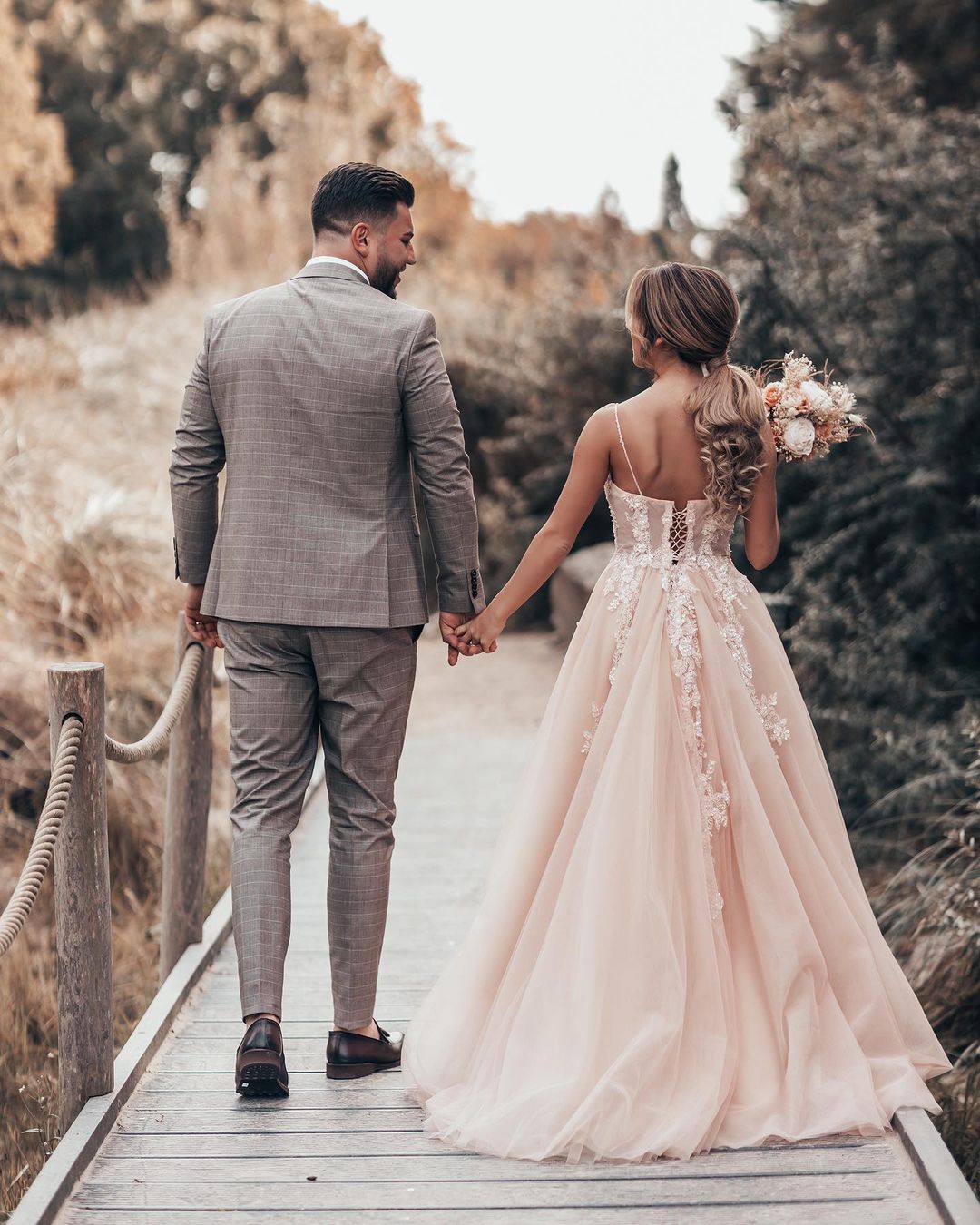 Elegant A-Line Spaghetti Strap Tulle Lace Long Wedding Bridal Dress