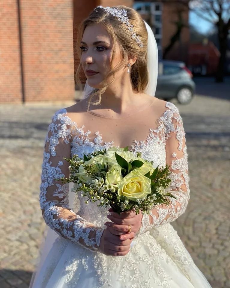 Elegant A-Line Sweetheart Wedding Dress with Long Sleeves and Lace