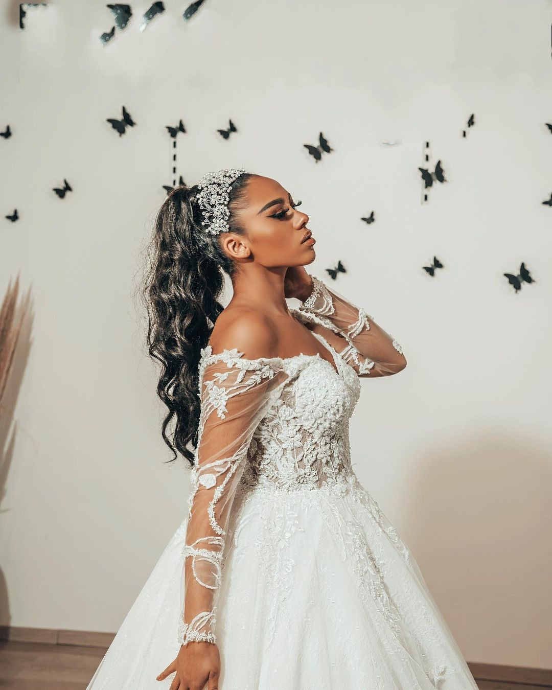 Elegant Sweetheart A-Line Tulle Wedding Dress with Long Lace Sleeves
