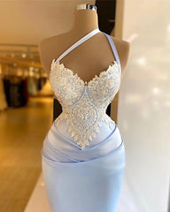 Elegant Sweetheart Mermaid Prom Dress with Delicate Lace Appliques and Floor-Length Hem