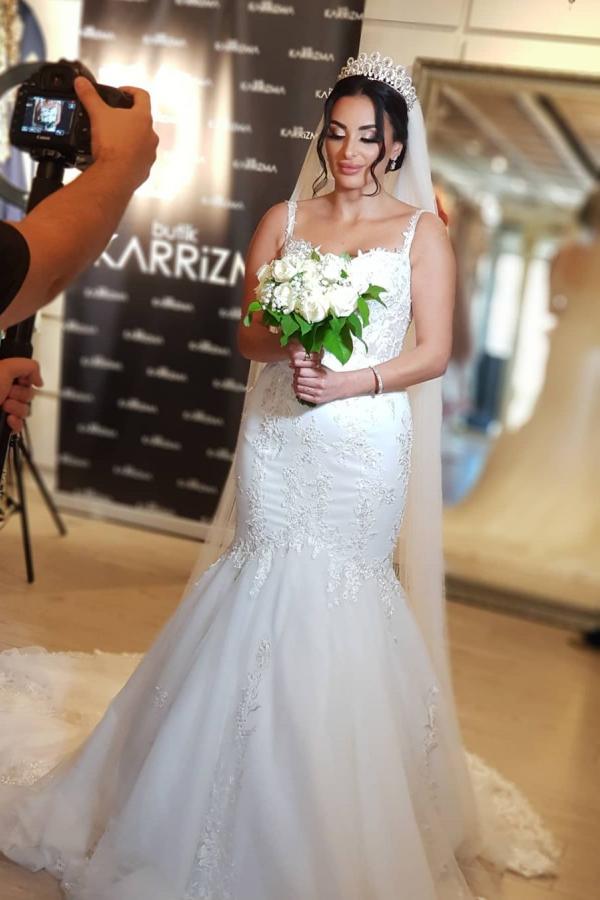 Elegant Lace Applique Mermaid Wedding Dress with Spaghetti Straps and Tulle