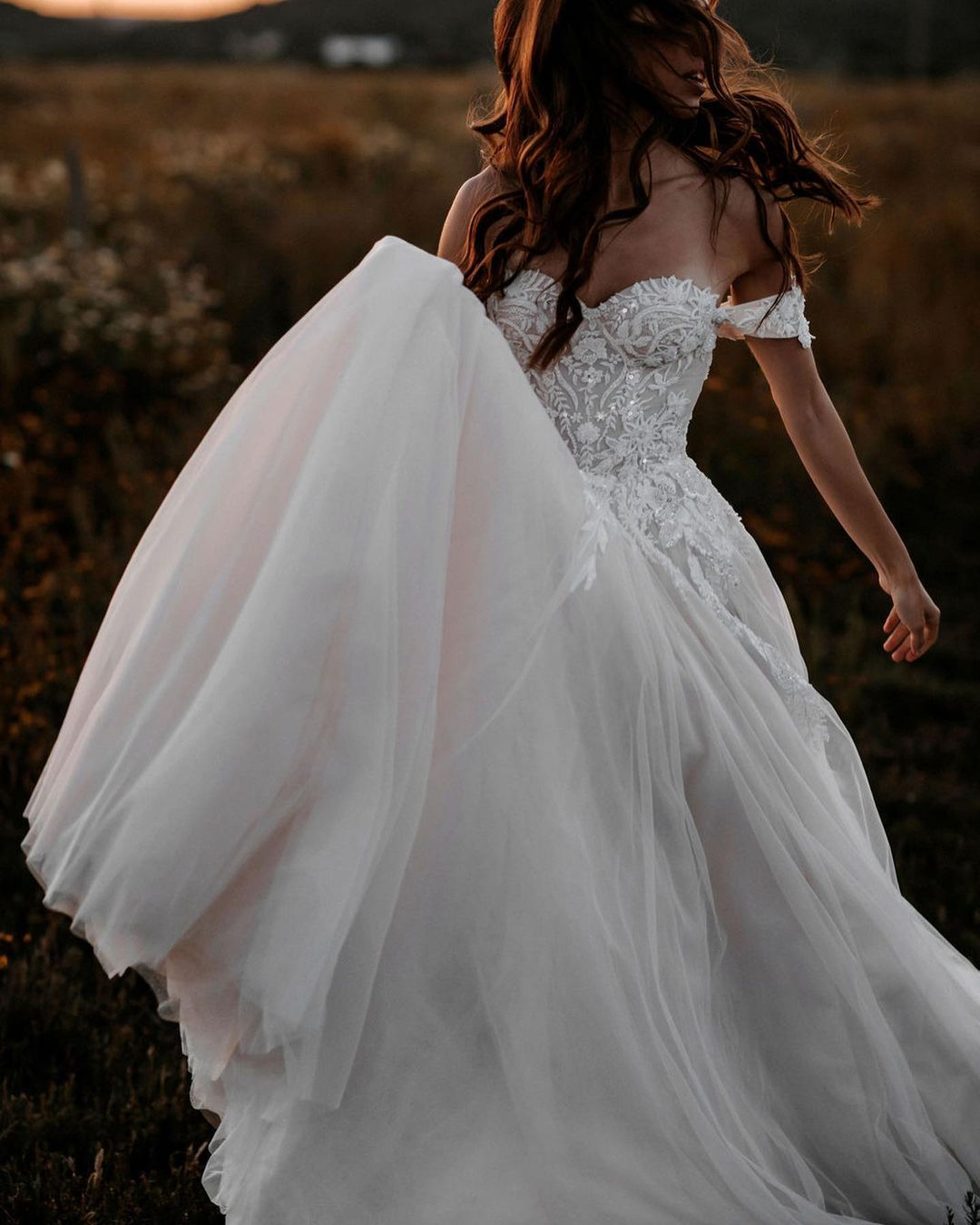 Elegant Off-Shoulder A-Line Tulle Wedding Dress with Delicate Lace Appliques