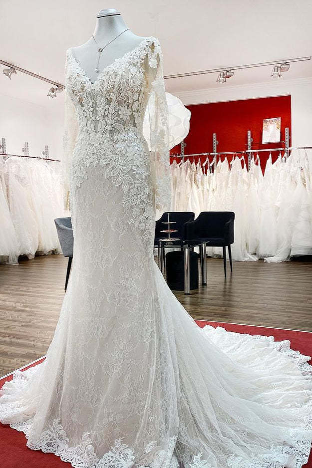 Sweetheart Princess Wedding Dress with Long Sleeves and Lace Appliques
