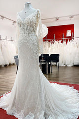 Sweetheart Princess Wedding Dress with Long Sleeves and Lace Appliques