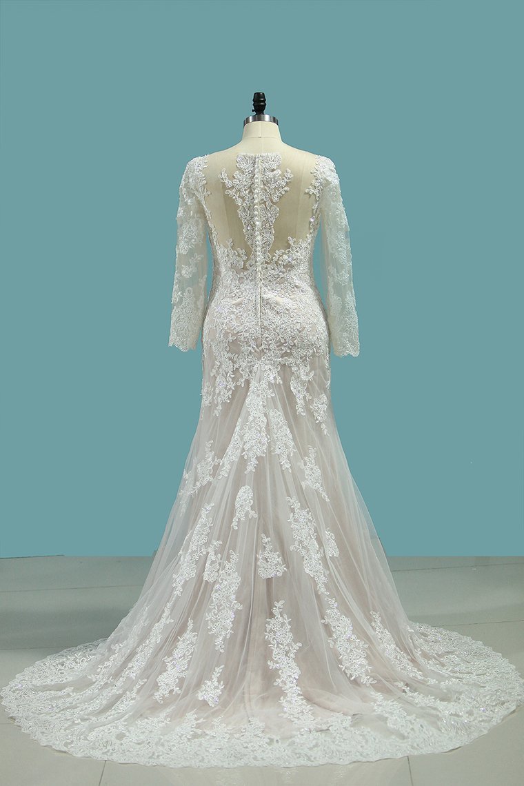 Elegant Bateau Neck Long Sleeve Mermaid Wedding Dress with Exquisite Lace Appliques