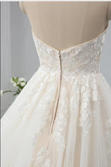 Sweetheart Backless A-Line Wedding Dress with Appliques Lace Tulle Floor-Length Gown