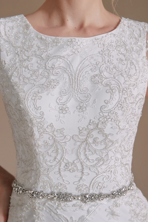 Elegant Mermaid Jewel Neck Long Wedding Dress with Tulle Lace and Beaded Waist