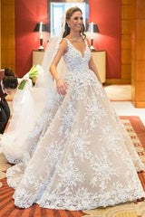 Elegant Spaghetti Straps Sweetheart A-Line Wedding Dress with Floral Lace Tulle